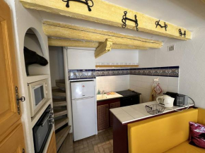 Maison de ville sur 2 niveaux - 2 chambres - terrasse tropézienne